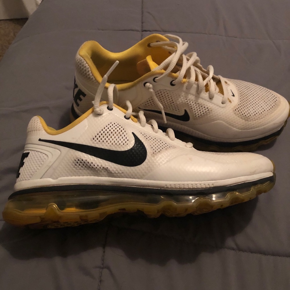 - Nike Air Max - Size 10